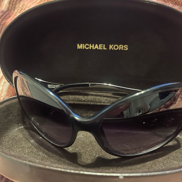 MICHAEL KORS Sunglasses - Picture 3 of 6